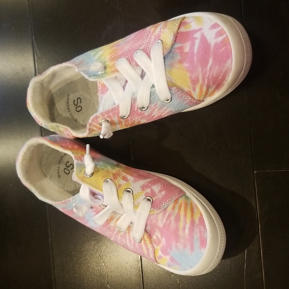 SO memory foam tye-dyed canvas sneakers, size 8